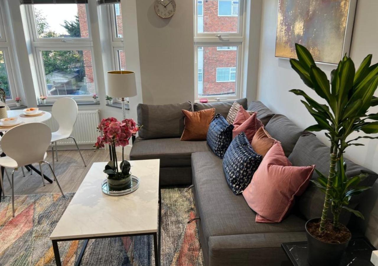 Aisiki Apartments At Stanhope Road, North Finchley, Airconditioned Multiple 2 Or 3-Bedroom, Pet-Friendly Duplex Flats, King Or Twin Beds, Airconditioned & Free Wi-Fi Bagian luar foto