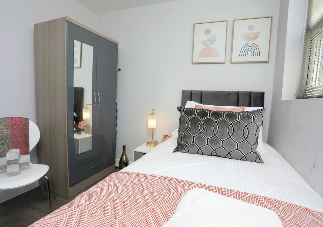 Aisiki Apartments At Stanhope Road, North Finchley, Airconditioned Multiple 2 Or 3-Bedroom, Pet-Friendly Duplex Flats, King Or Twin Beds, Airconditioned & Free Wi-Fi Bagian luar foto