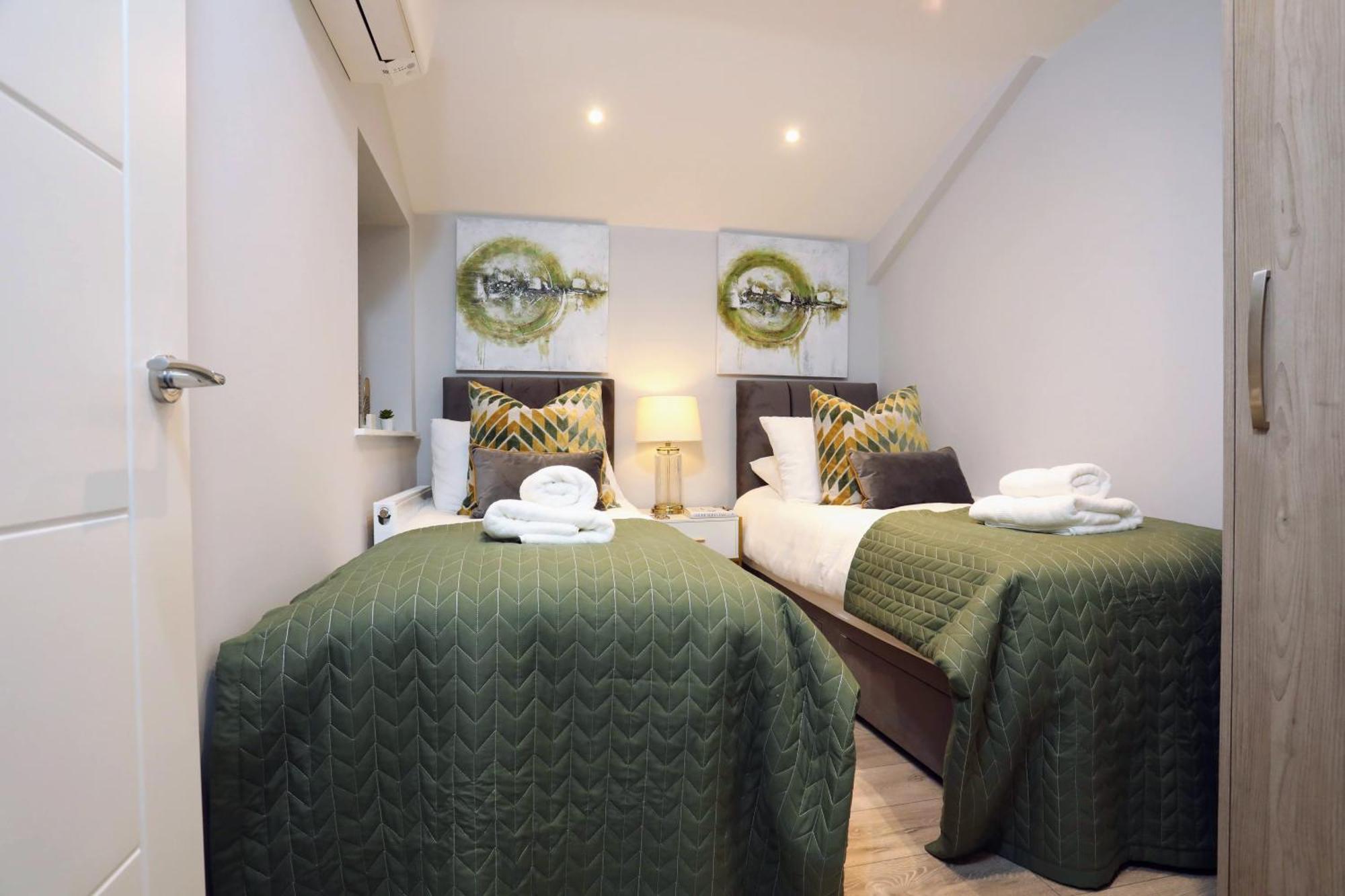 Aisiki Apartments At Stanhope Road, North Finchley, Airconditioned Multiple 2 Or 3-Bedroom, Pet-Friendly Duplex Flats, King Or Twin Beds, Airconditioned & Free Wi-Fi Bagian luar foto