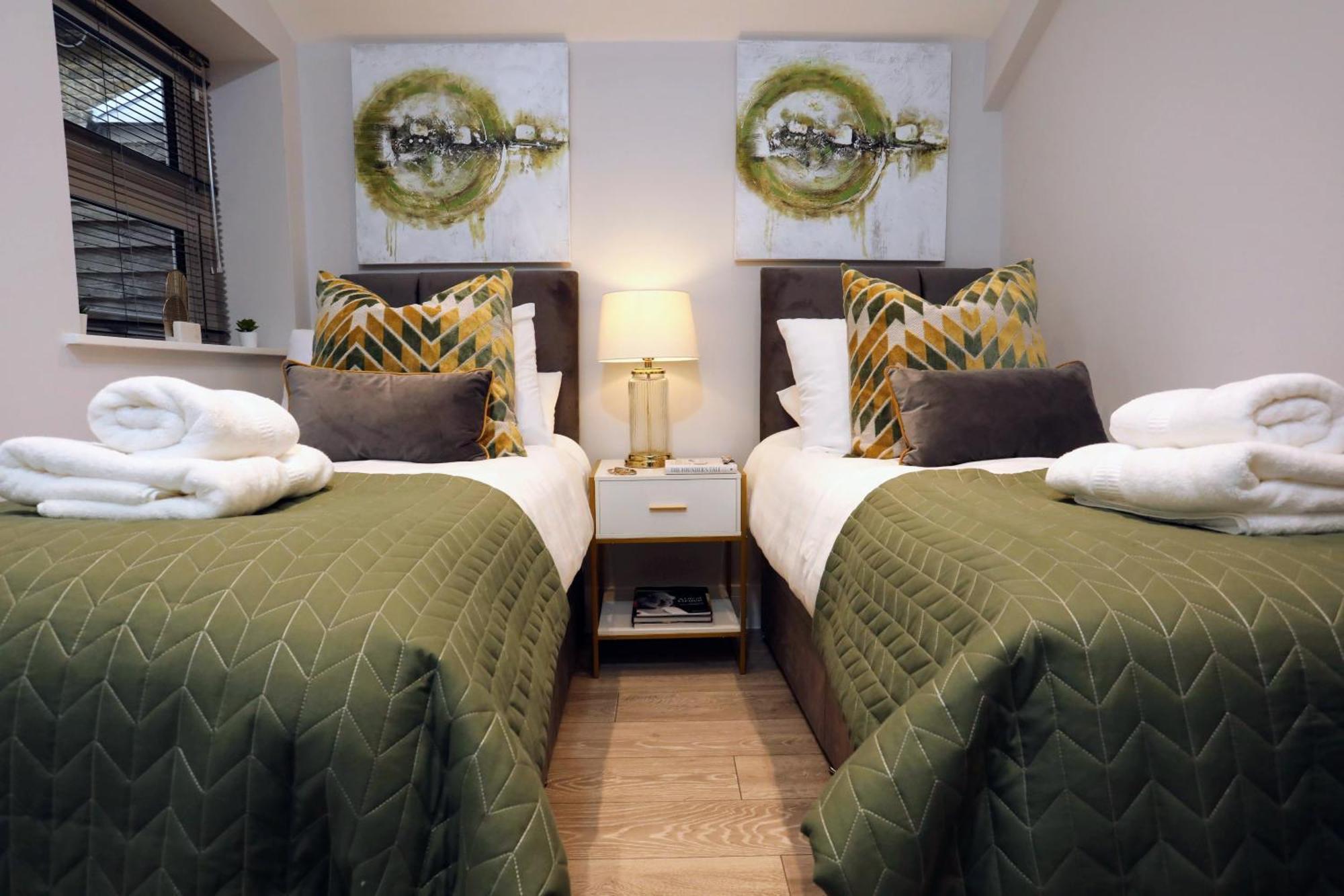 Aisiki Apartments At Stanhope Road, North Finchley, Airconditioned Multiple 2 Or 3-Bedroom, Pet-Friendly Duplex Flats, King Or Twin Beds, Airconditioned & Free Wi-Fi Bagian luar foto